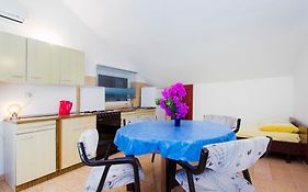 7 Olives Apartments